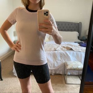 Lululemon size 4 light pink workout top